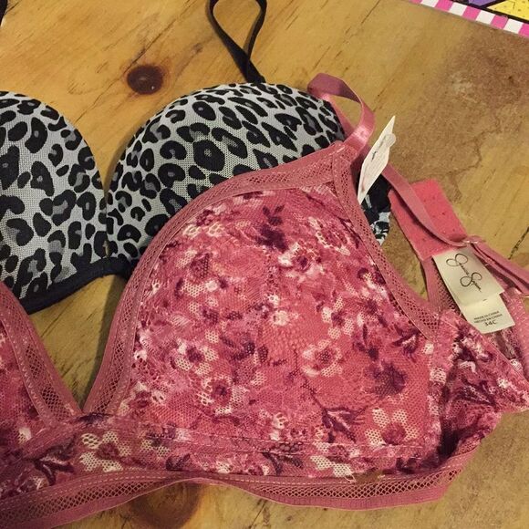 Jessica Simpson bra - Picture 3 of 4